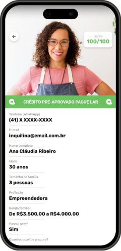 Celular com o aplicativo da Quero Lar aberto mostrando o perfil de um usuário com suas informações e mensagem de crédito pré-aprovado.